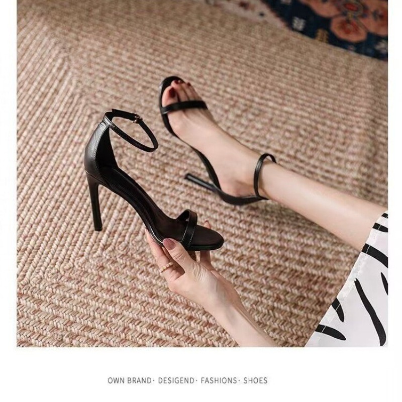 One-strap Sandal Women's 2026  - Street Fashion Rome 2026 recensie en prijs