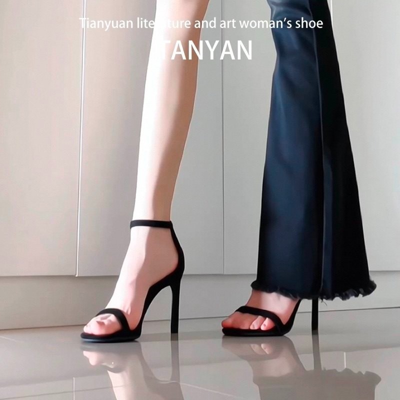 One-strap Sandal Women's 2026  - Street Fashion Rome 2026 recensie en prijs