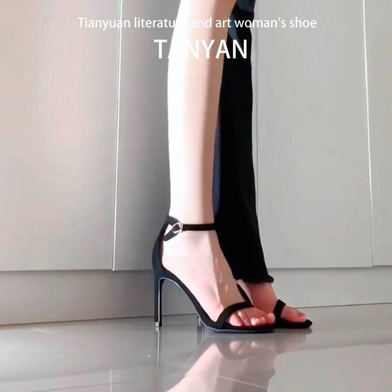 One-strap Sandal Women's 2026  - Street Fashion Rome 2026 recensie en prijs