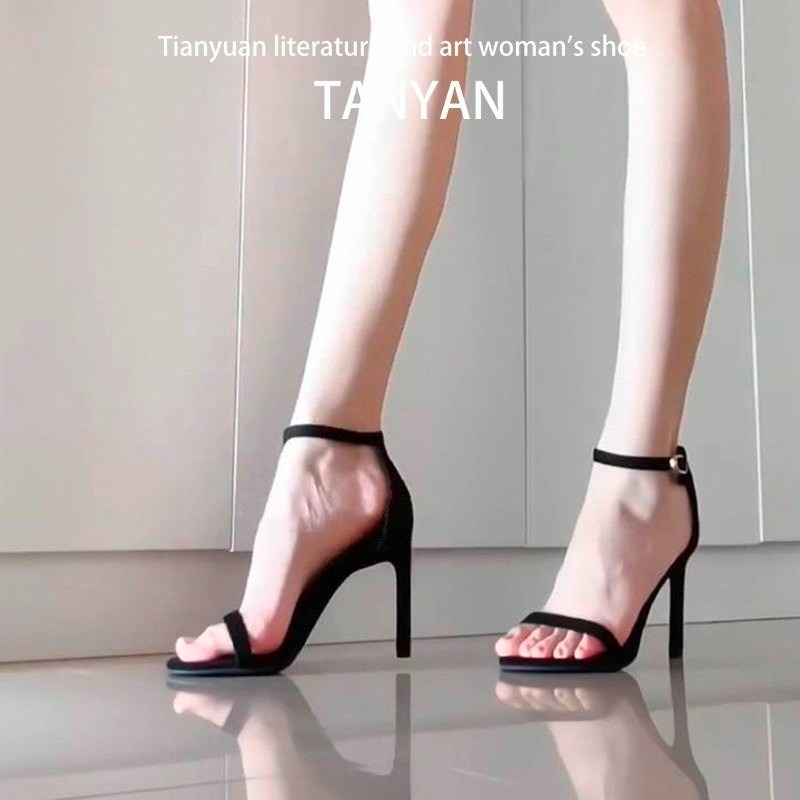 One-strap Sandal Women's 2026  - Street Fashion Rome 2026 recensie en prijs